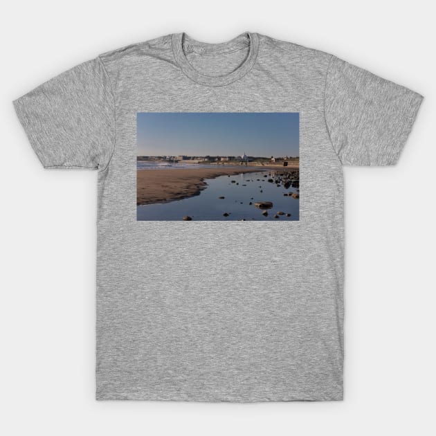 The beach at Whitley Bay, North Tyneside T-Shirt by Violaman